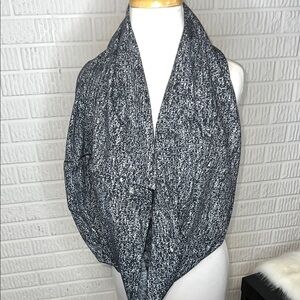 Lululemon Black and White Knit Scarf